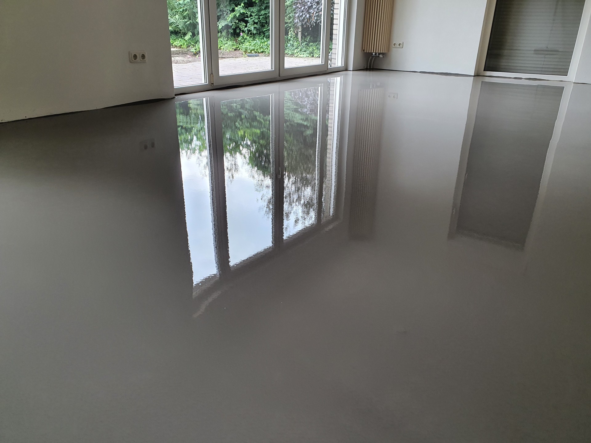 Vloer egaliseren voor PVC — vakkundige egalisatie door Fronen Bouwbedrijf