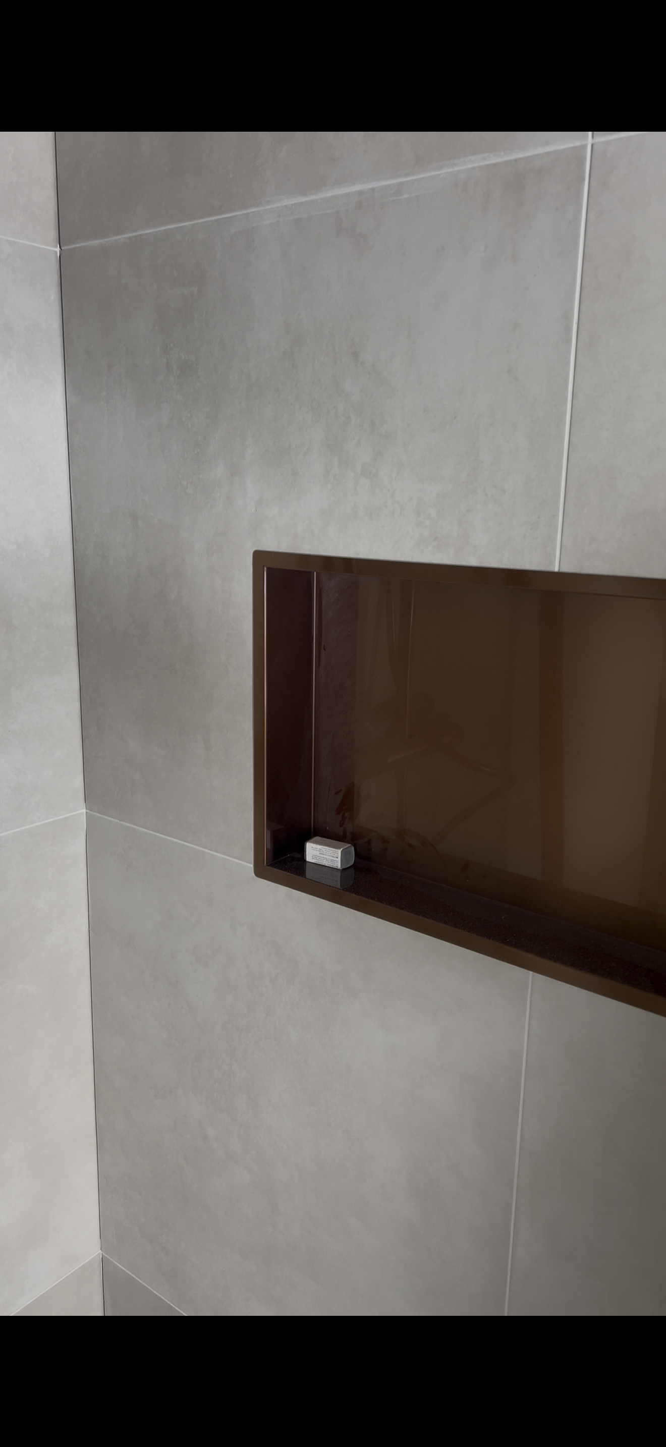 Moderne badkamer renovatie Noord-Holland — inloopdouche en tegelwerk