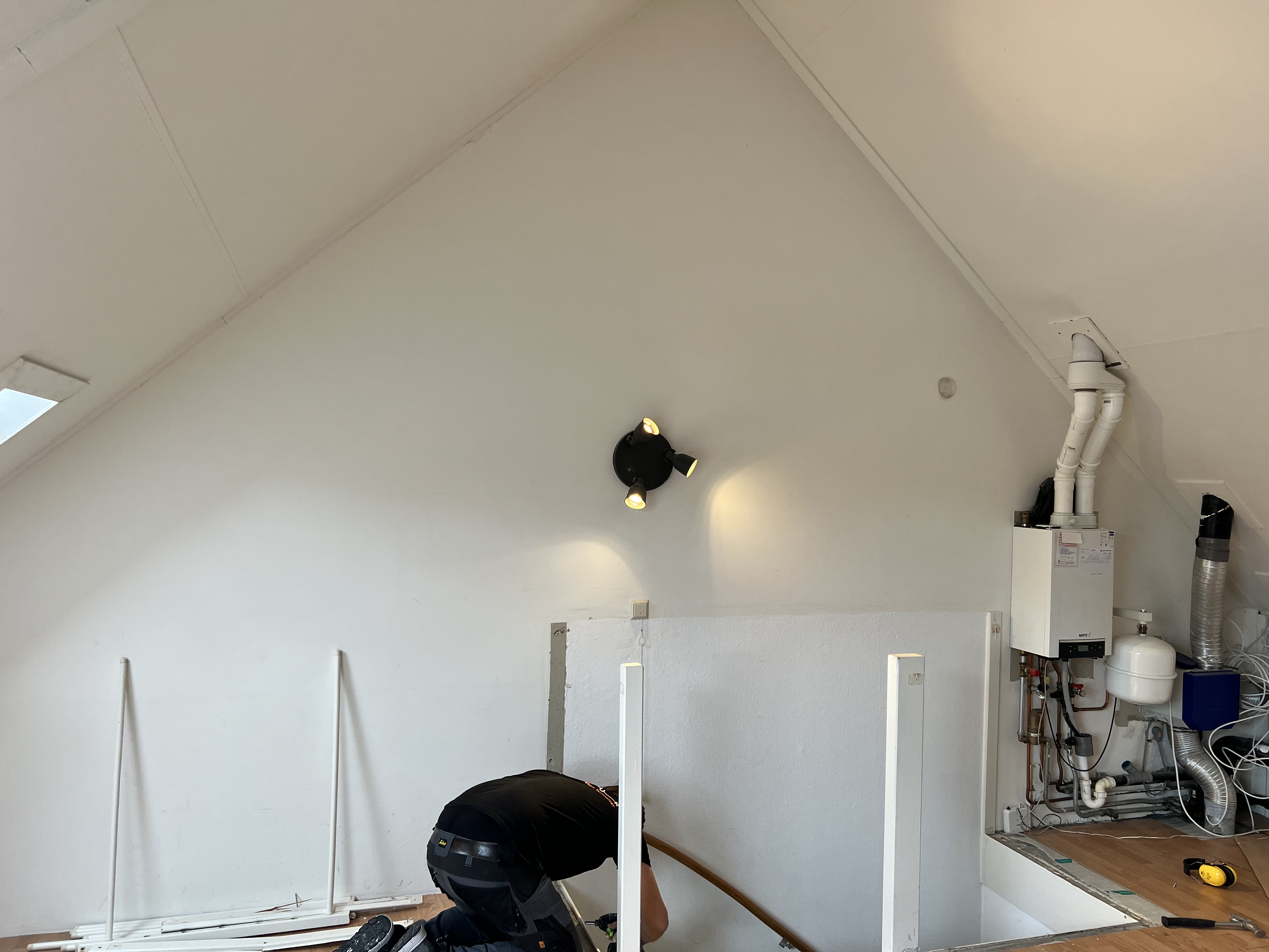 Zolderverbouwing knieschotten opbergruimte — foto 5